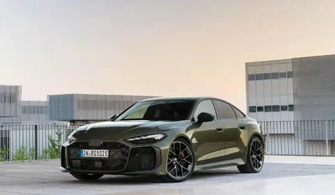 3.6秒破百还能纯电跑！奥迪RS5插混登场，性能车“触电”真的疯了