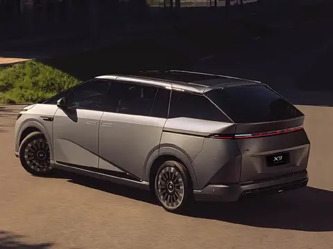 30.98万元起 ​​​新款小鹏X9纯电版上市